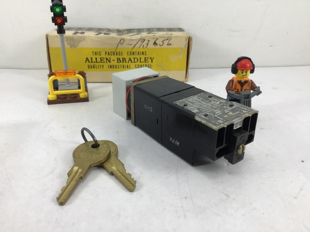 800MS-H33B SER A - ALLEN-BRADLEY - OPERATOR FOR SELECTOR SWITCH - **NOS!**