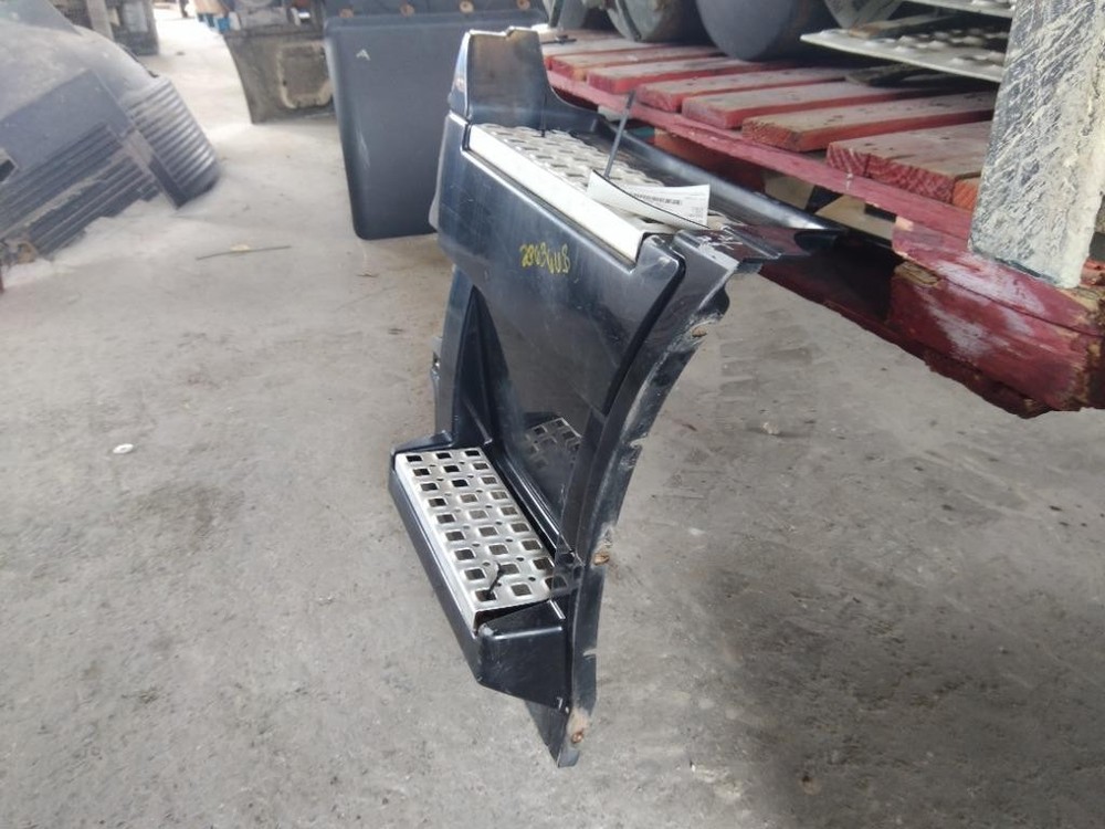 For 2007 VOLVO VNL SIDE FAIRING Left , MN