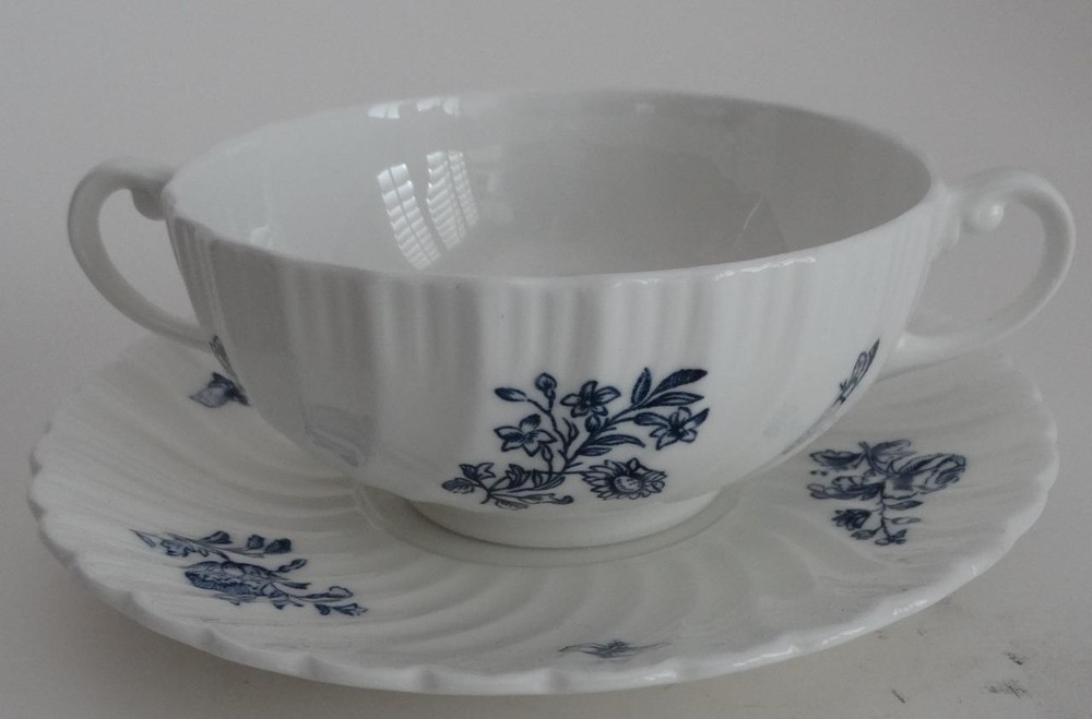 Royal Worcester BLUE SPRAYS Pattern Swirl Rim version 7 Piece Place Setting