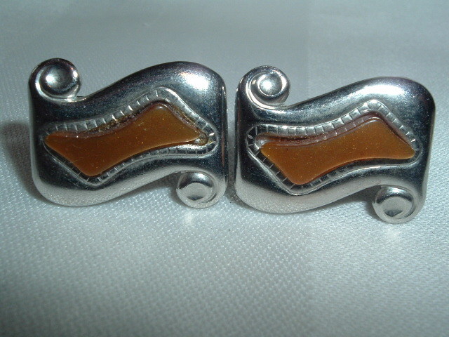 VINTAGE CARAMEL CELLULOID & SILVER TONE CUFF LINKS