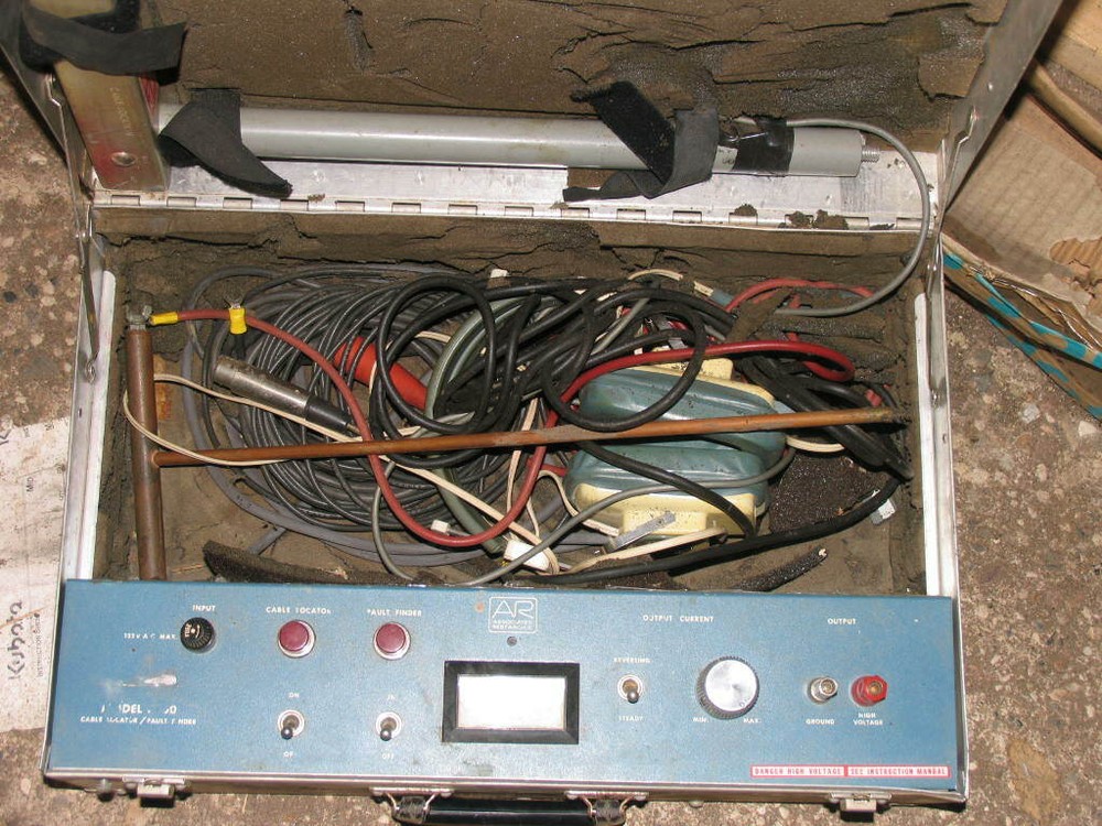 A R Cable Locator 8500 Unit Machine