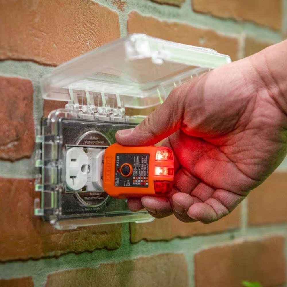 Klein ToolsDigital AC/DC Voltage and GFCI Receptacle Test Set