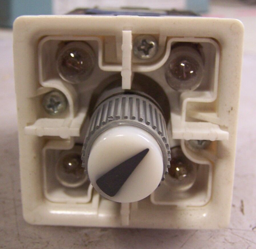 NEW SENASYS 911AGB511BB SPRING RETURN SELECTOR SWITCH W/ INDICATOR LIGHTS