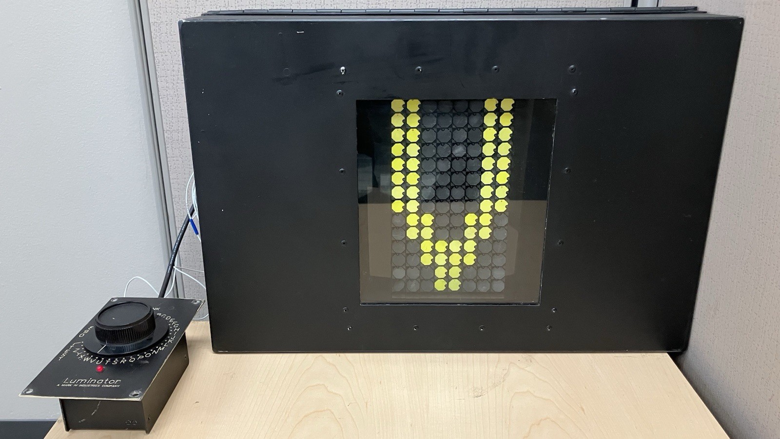 VINTAGE R32 LUMINATOR FLIP DOT END ROUTE SIGN - SEE PHOTOS