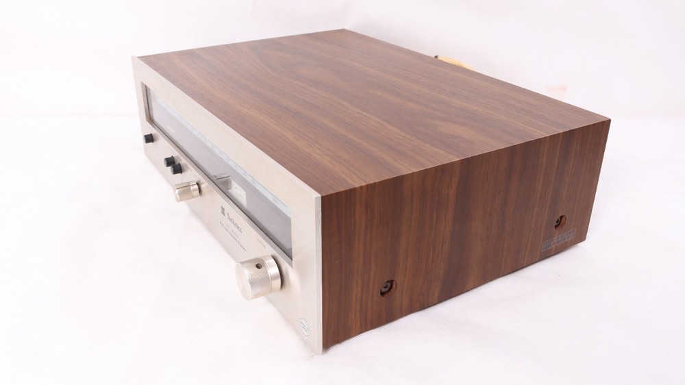 Vintage Technics ST-3050 FM/AM Tuner.