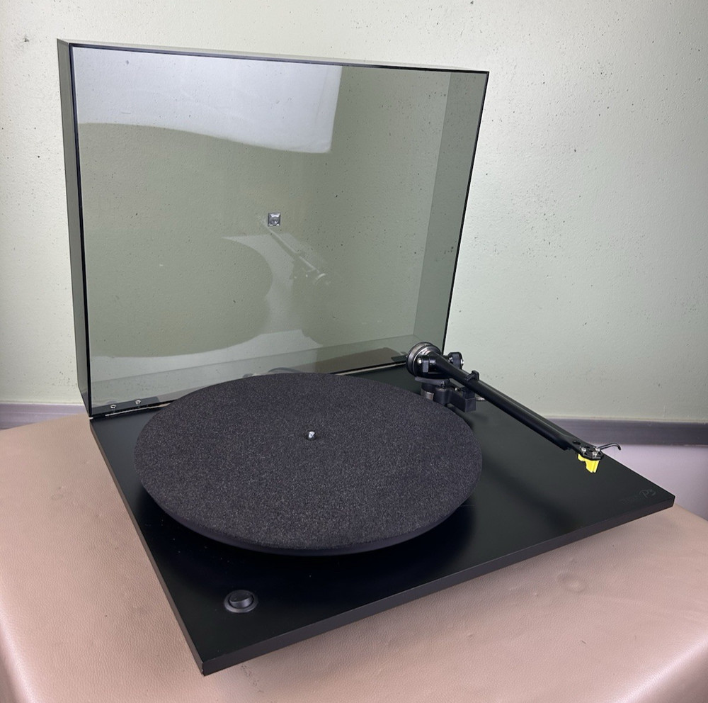 REGA P3 TURNTABLE NICE