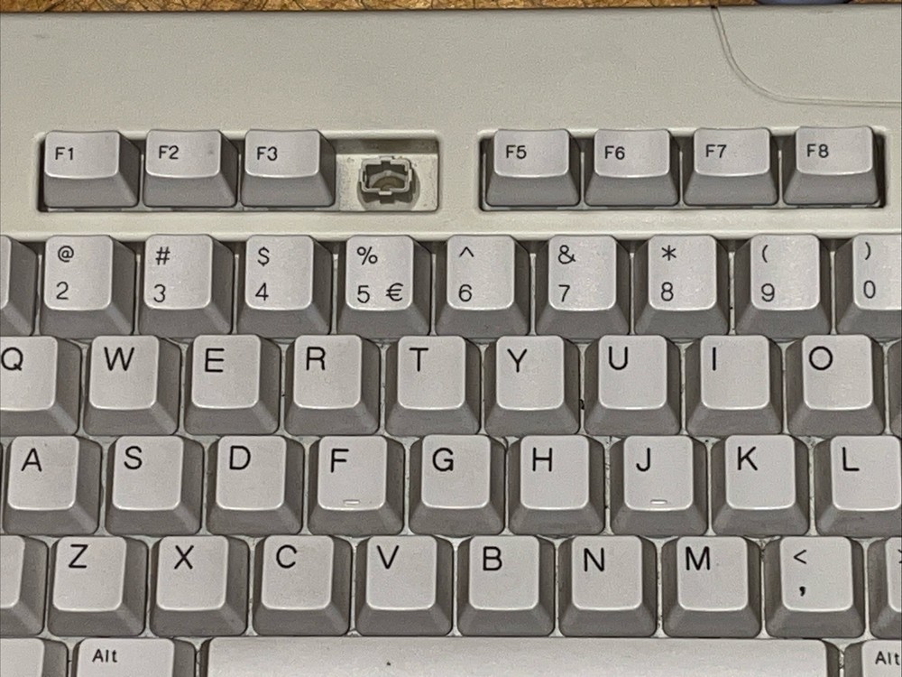 Seganet Dreamcast Keyboard - UNTESTED - Missing F4 Key
