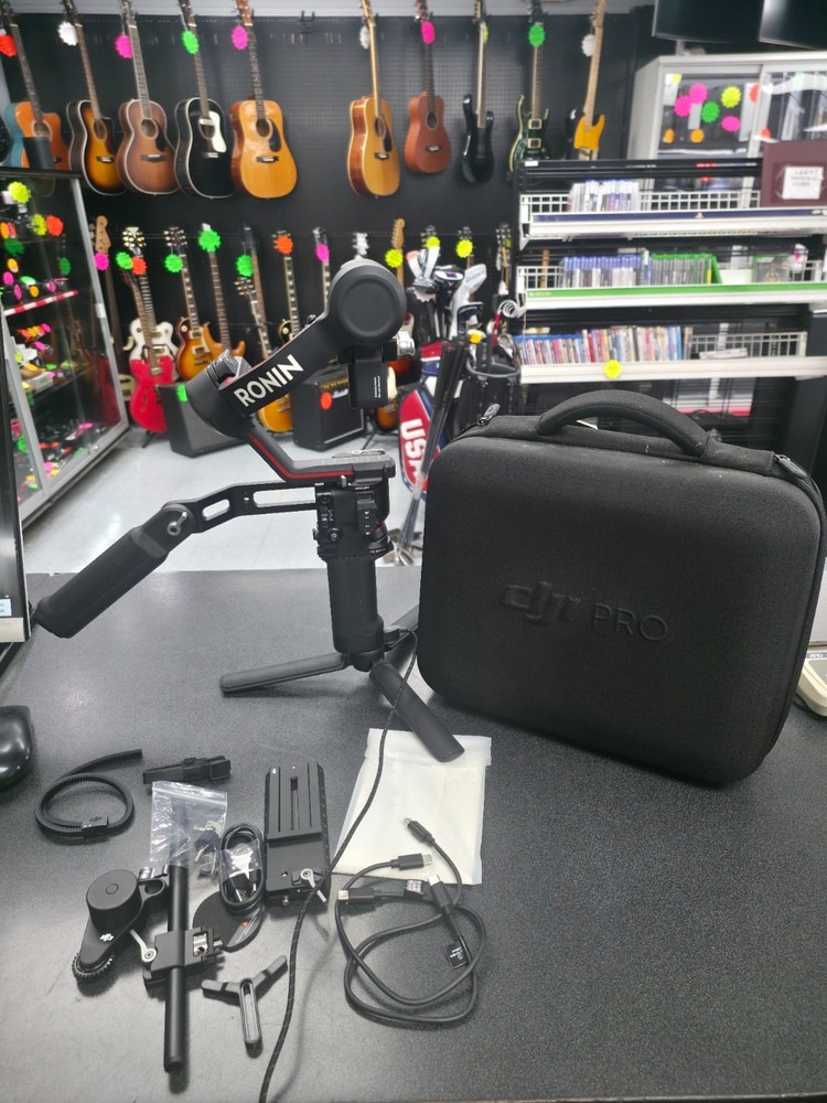 DJI RS3 Gimbal Stabilizer Combo – Excellent Condition