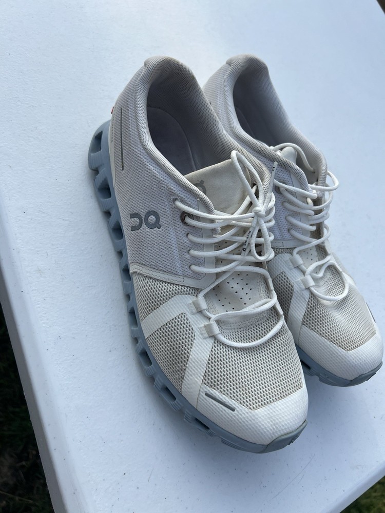 Women’s On Cloud Running Shoes Size 11