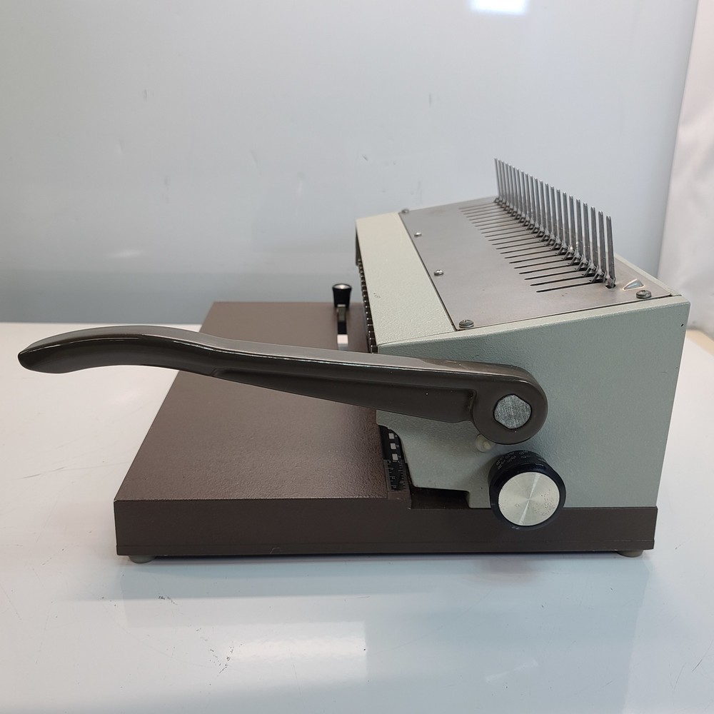 General Binding Corporation GBC Combo Binding Machine Model 222-KM