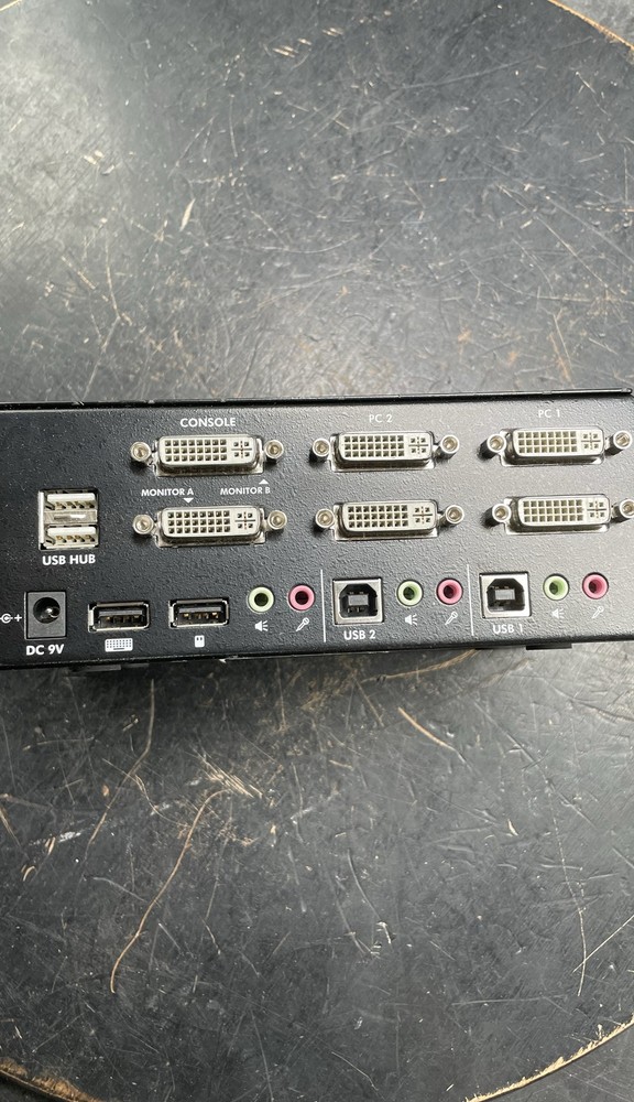 StarTech SV231DVIDDU 2-Port Dual DVI USB KVM Switch with Audio Support