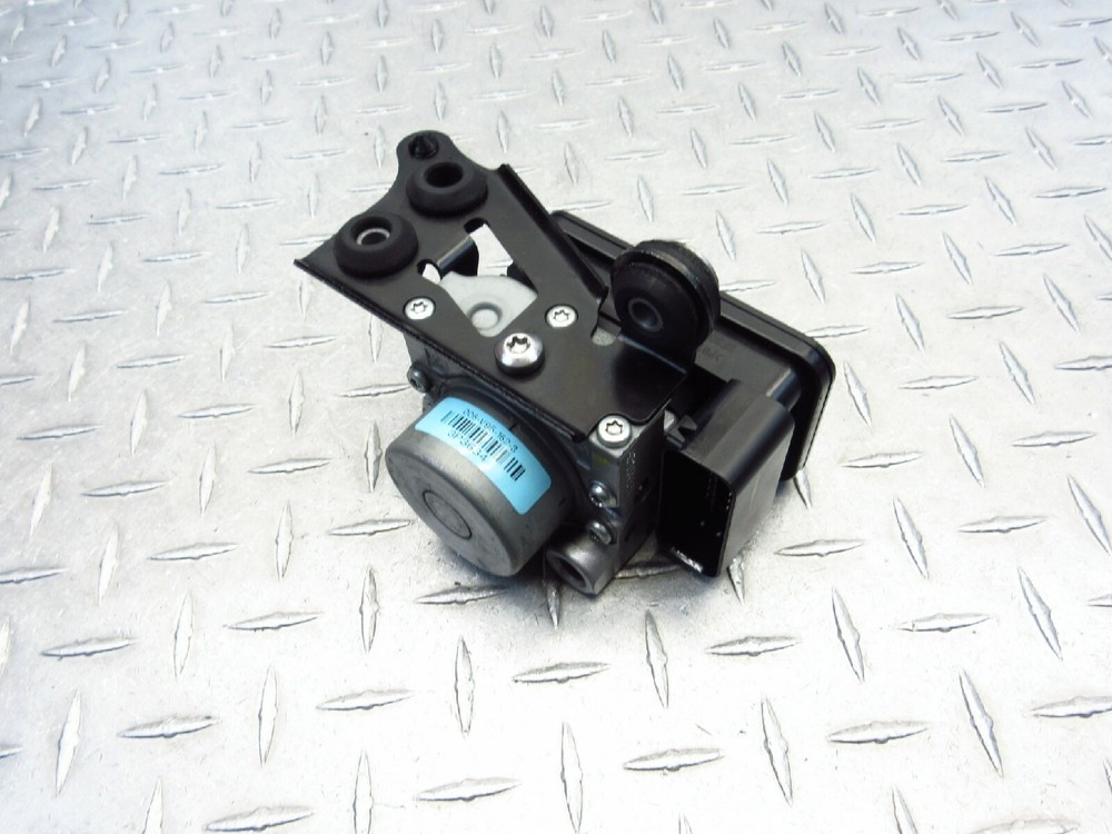 2015 14-16 Triumph Thunderbird Commander Abs Brake Pump Module Control Oem Works