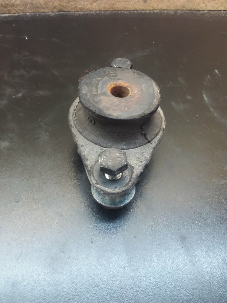 2007 07-11 Harley Davidson Electra Glide FLHT Bottom Lower Motor Engine Mount