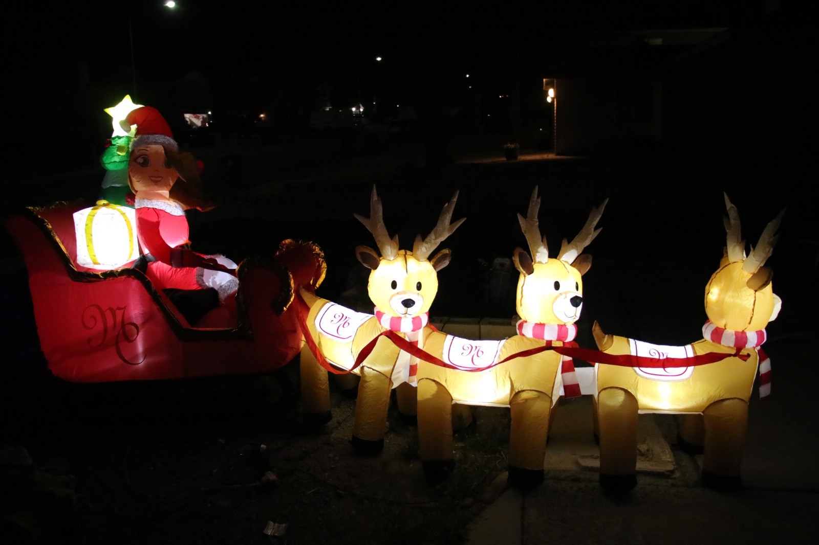 Mariah Carey 12ft Christmas Inflatable Santa Sleigh +3 Reindeer Outdoor -RETIRED