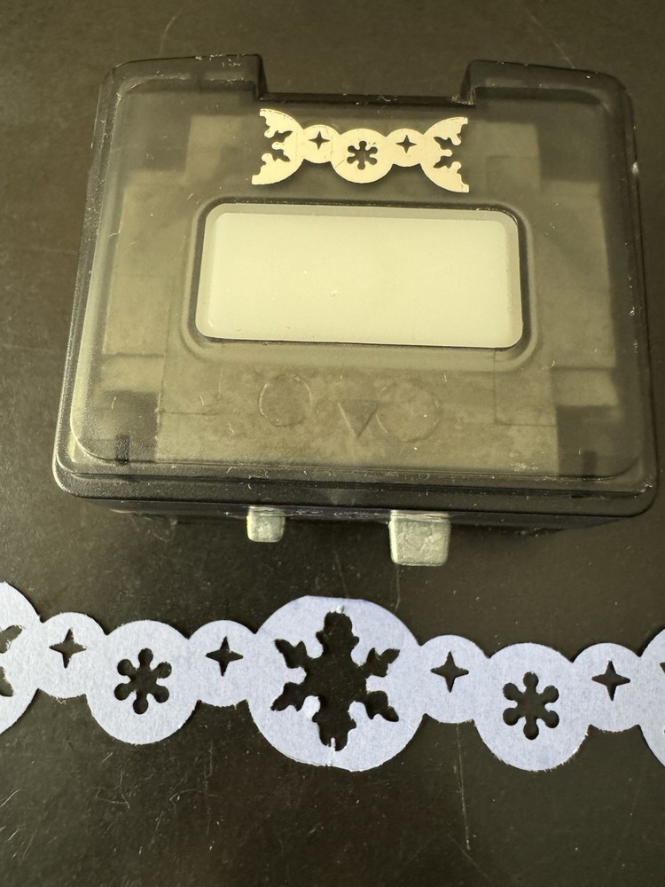 Creative Memories Snowflake Chain Border Maker Punch Cartridge