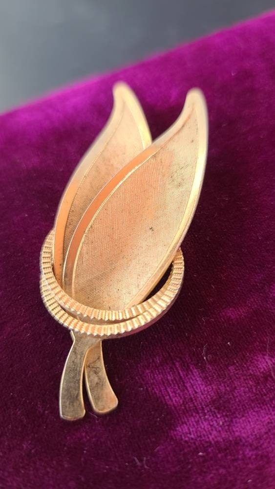 Vintage Gold Tone Double Leaf Brooch