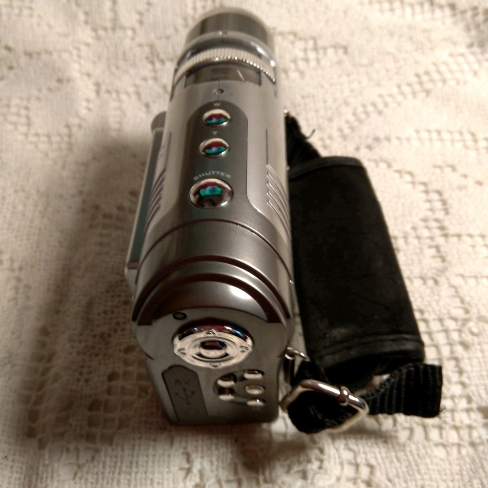 DIGITAL VIDEO 6.6 MEGA PIXEL CAMERA & CASE WIRES BOOKLET CD UNTESTED CLEAN