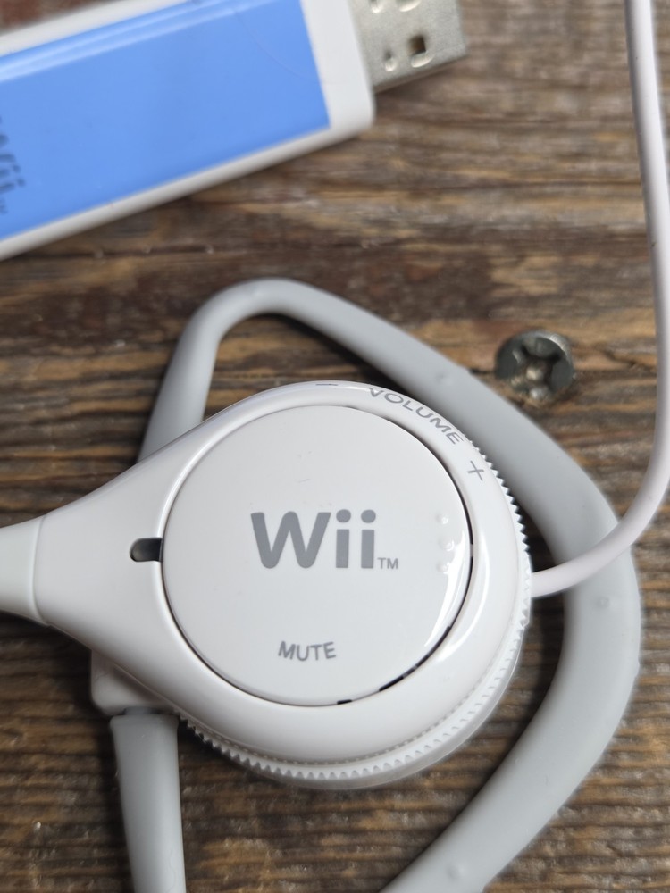 Wii PDP Headbanger White Ear-Hook Headsets
