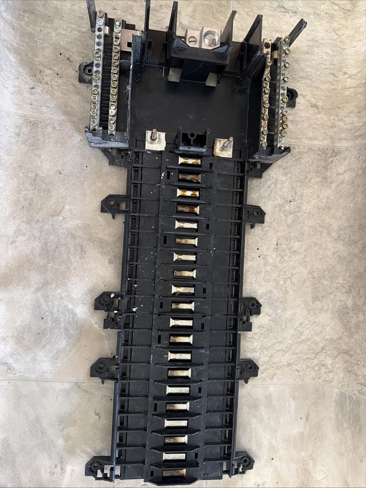 Square D QO140M200RB 200 Amp 20 Space/40 Circuits Panel Guts