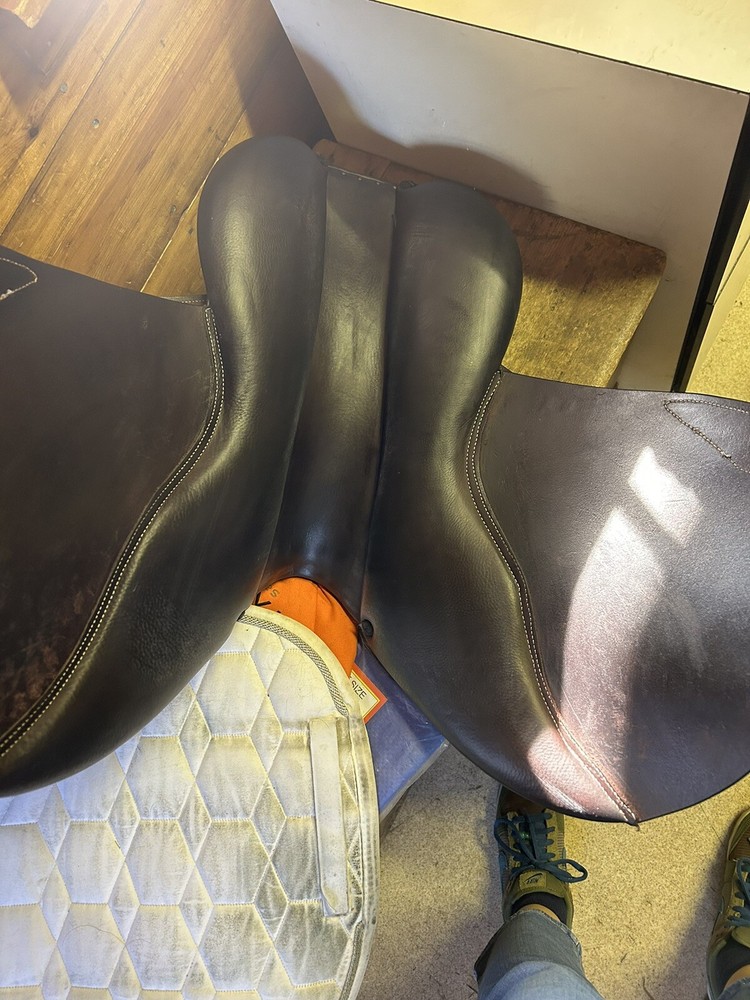 close contact saddle 18