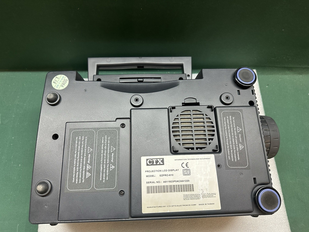 CTX EzPro 610 LCD Projector – Powers On, Case + AC Adapter Included