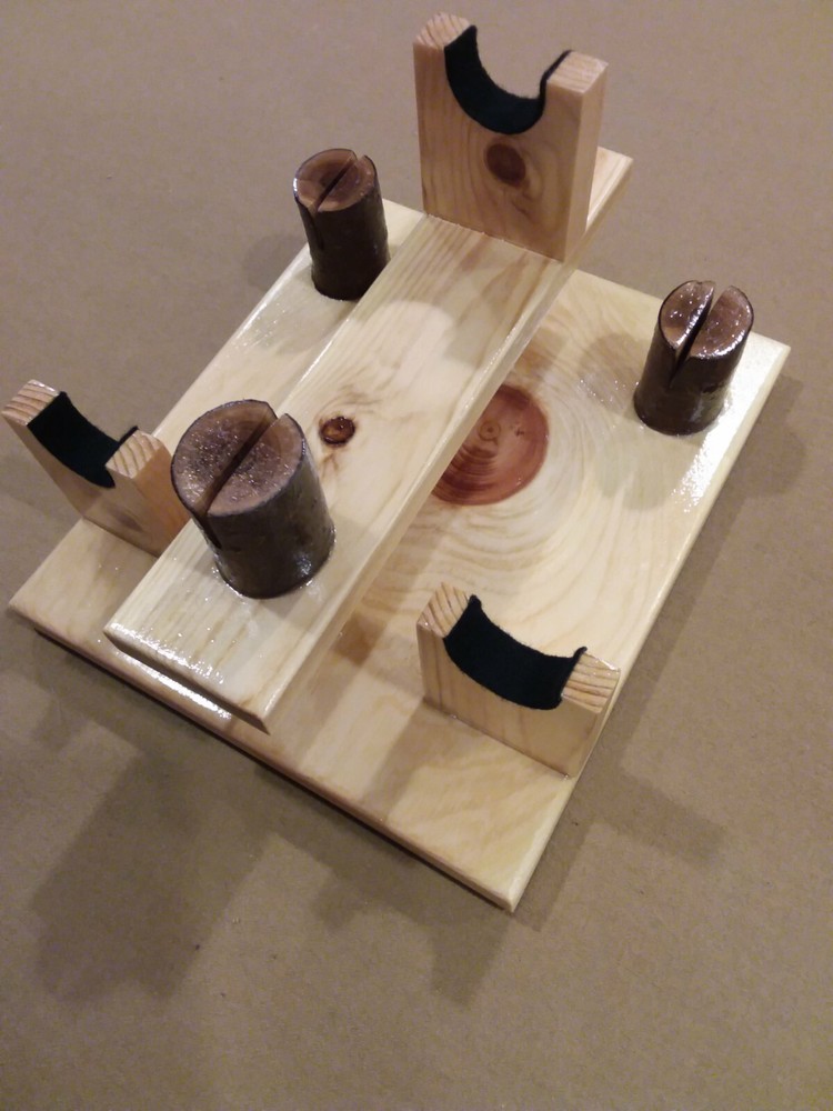 SOLID NORTHERN WHITE PINE TRIPLE KNIFE DISPLAY STAND