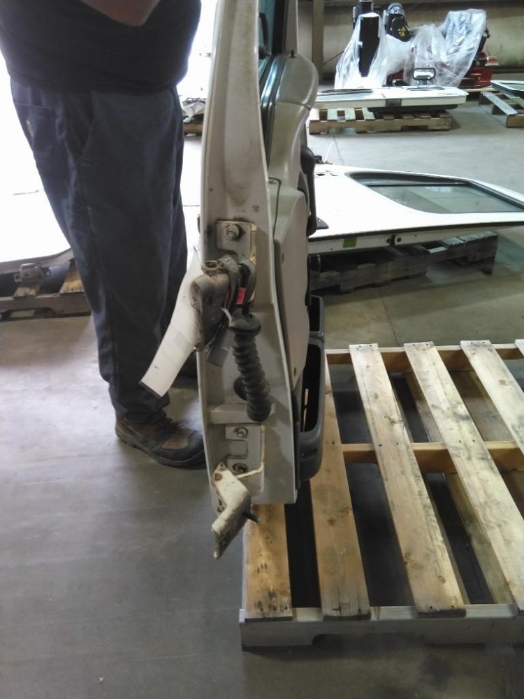 For 2000 STERLING L7500 DOOR ASSEMBLY Right , MD