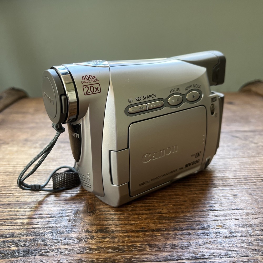 Canon MV800 Camcorder Silver plus charging cable & case Tested & working