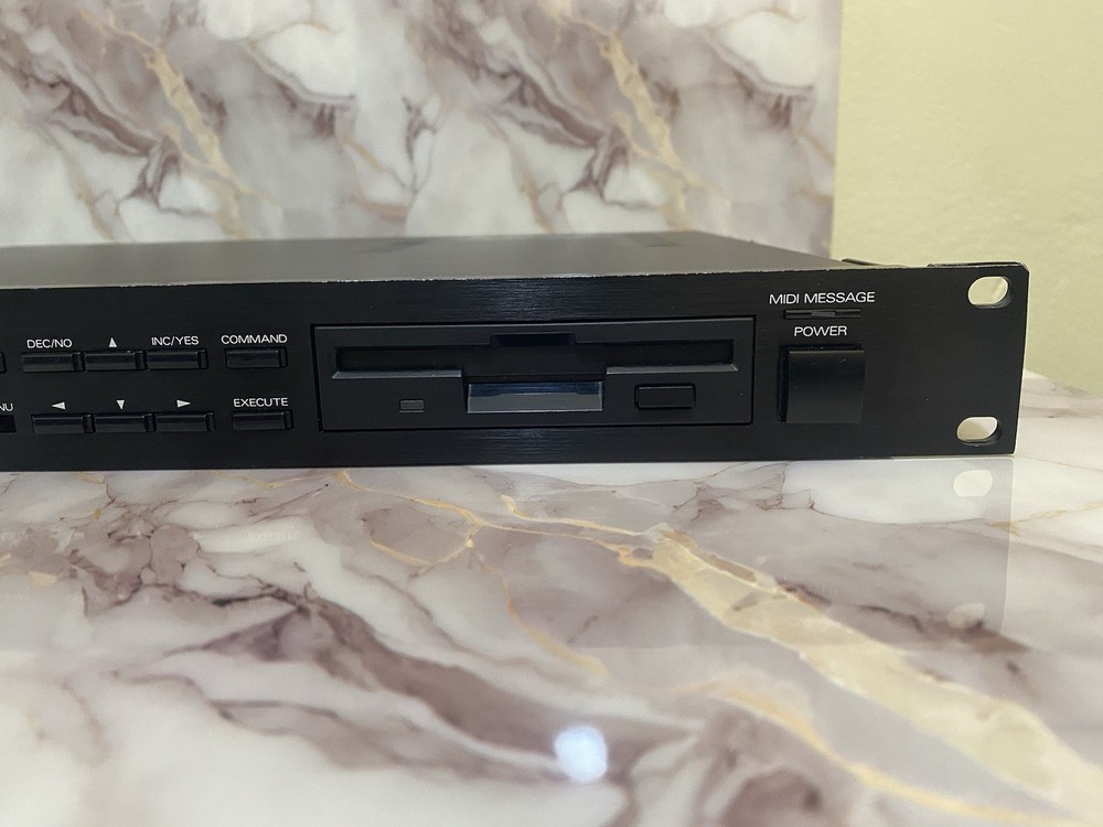 Vintage Roland S-330 DIGITAL SAMPLER Rack Mount Sampler Tested Working **READ**