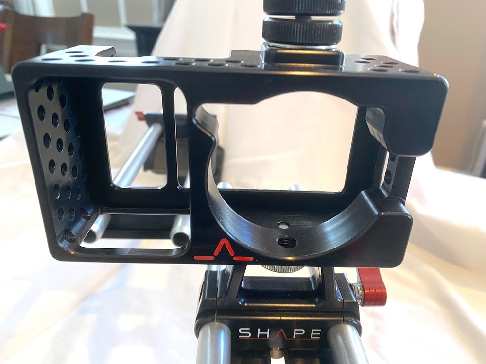 Shape BMPCCOG Shoulder rig