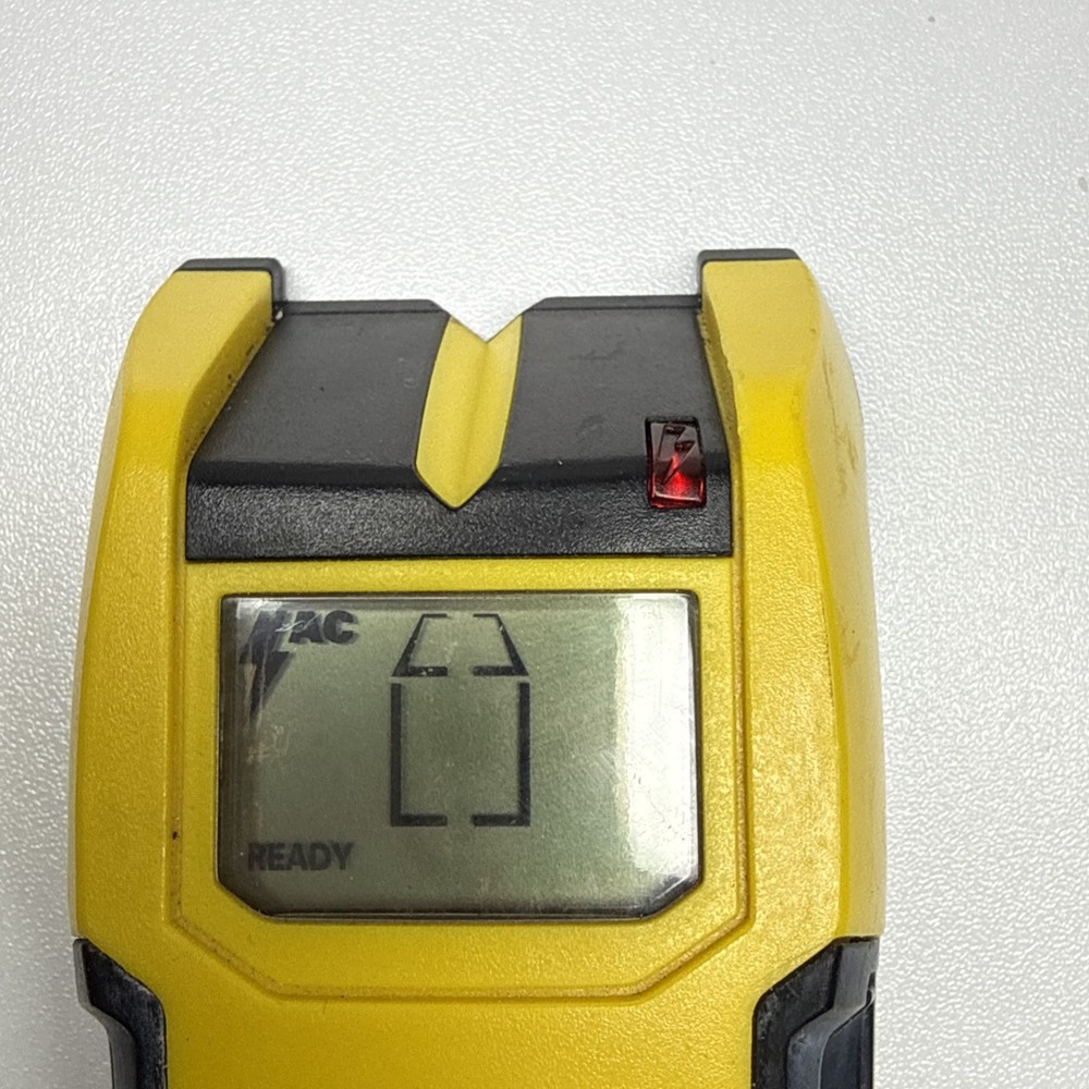 Stanley STHT77406 handheld Stud Sensor/AC Detector Ylw Backlit Digital Display