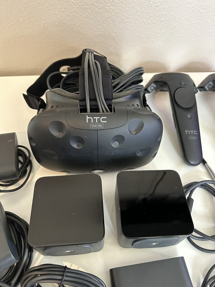 HTC Vive VR Headset Complete Set Full Kit System Steam VR PC Virtual Reality