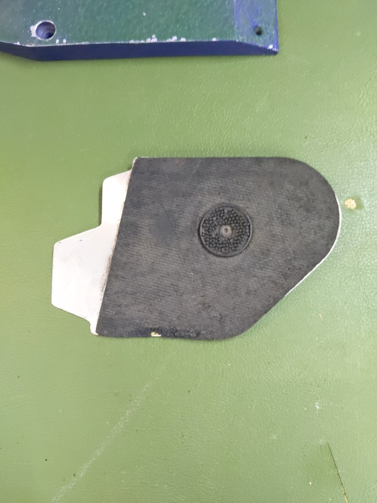 Dynabrade 11486 Dynabelter Belt Sander & Accessories *TESTED/WORKING*