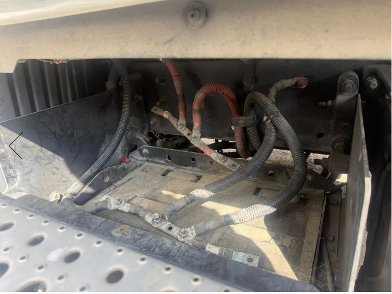2013 Freightliner Cascadia - Battery Compartment