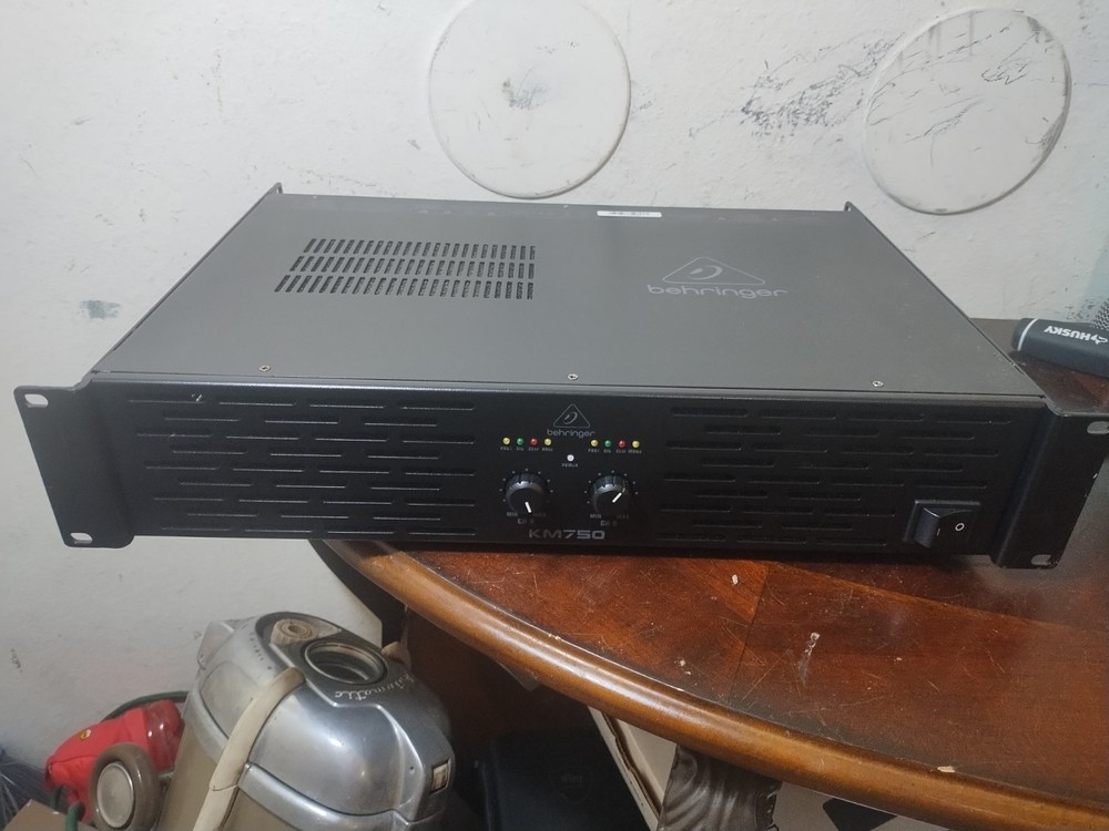 Behringer KM750 750 Watt 4-Ohm Stable Bridgeable Studio Amplifier **EUC