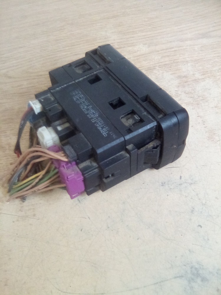 Freightliner A06-60972-008 Hazard Light Switch/Footwell Switch "READ...