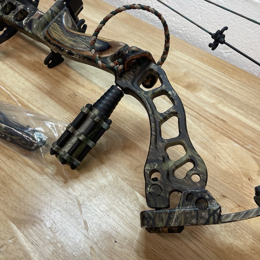 Bowtech Compound Bow 70lb - 28in - READ