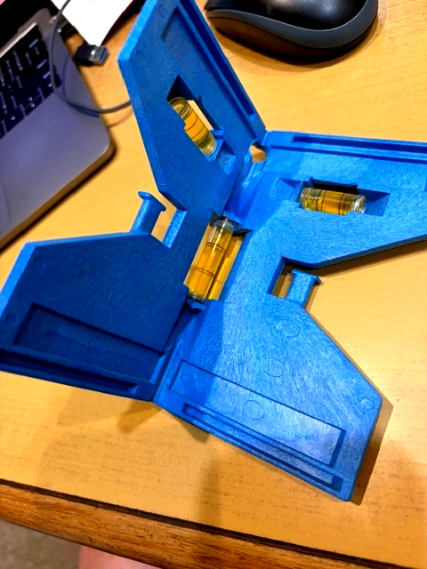 Level & Tool 750 Blue Post & Pipe Level - very handy leveling device