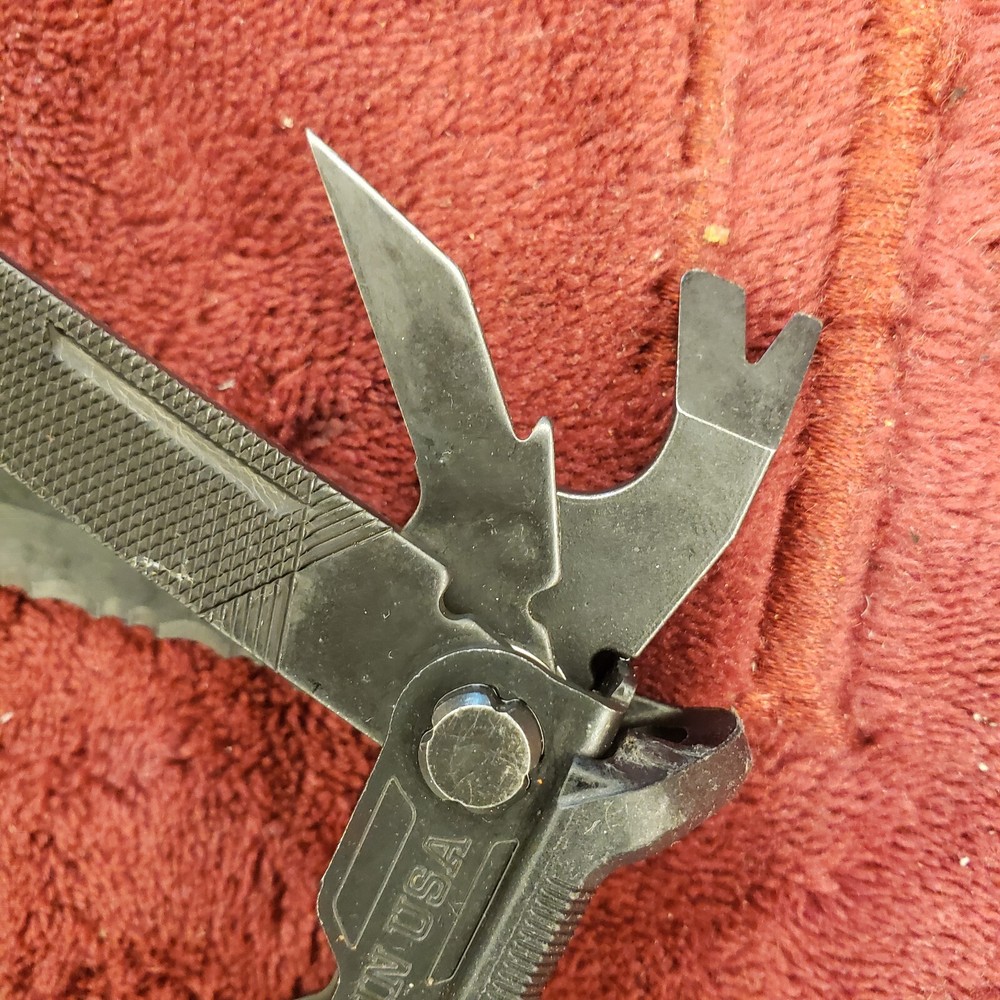🔪 Gerber Center-Drive Multi-Tool with Tan Malice Clip Sheath