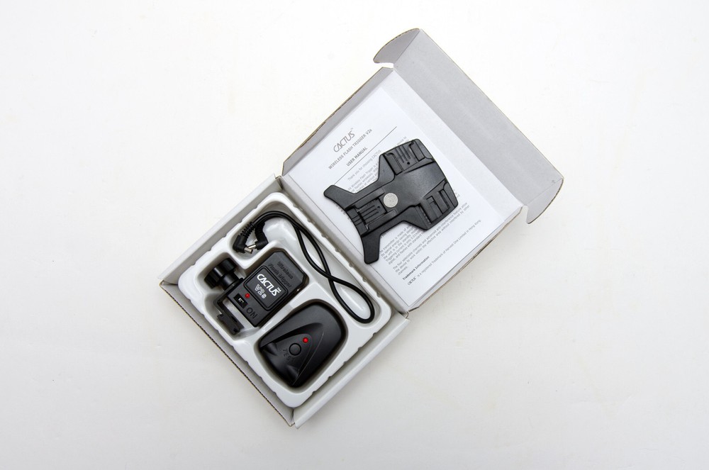 Cactus Wireless Flash Trigger And Receiver RF604 4 Channels Flash Stand