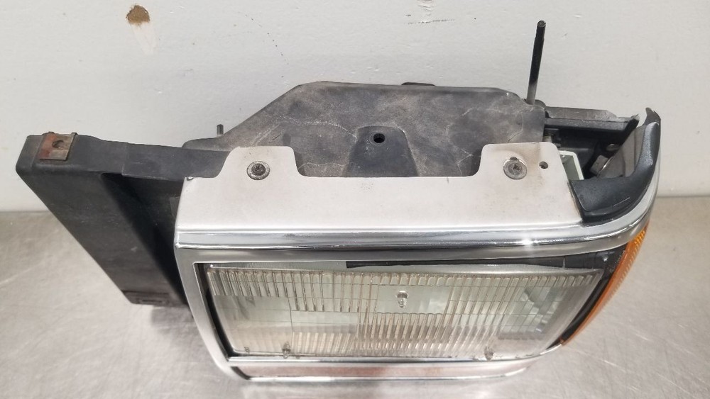 92 FORD RANGER HEADLIGHT TURN SIGNAL CORNER LIGHT ASSEMBLY LEFT DRIVER