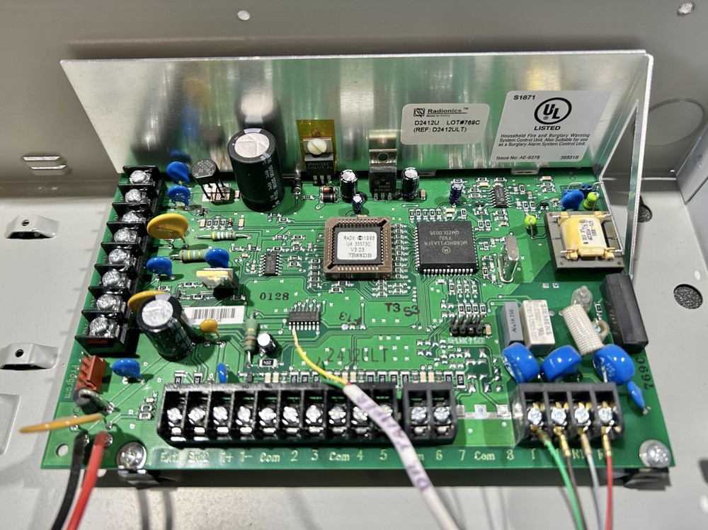Radionics/ Bosch D2412U-D2412UE Alarm Control/Communicator