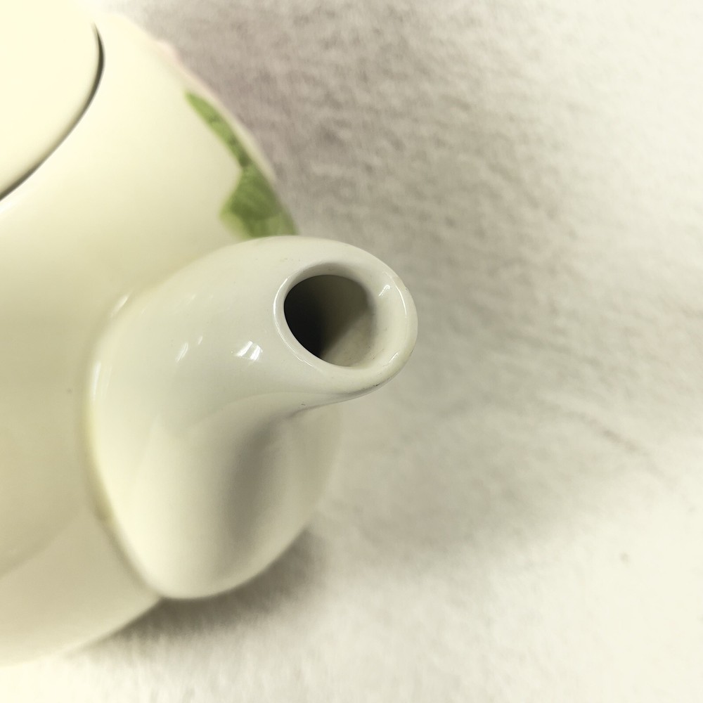 A Telaflora Gift Pink Rose Tea Pot