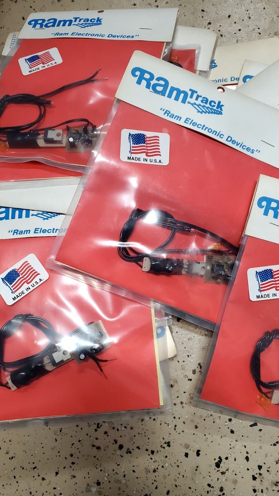 Ram Track Single Adjustment Rate Strobe Light 9 Volt