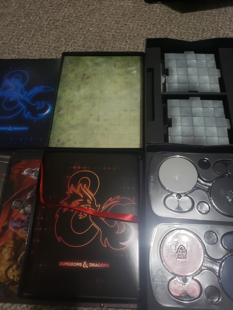 Dungeons & Dragons Campaign Case Bundle Terrain + Creatures Magnetic Tiles Minis
