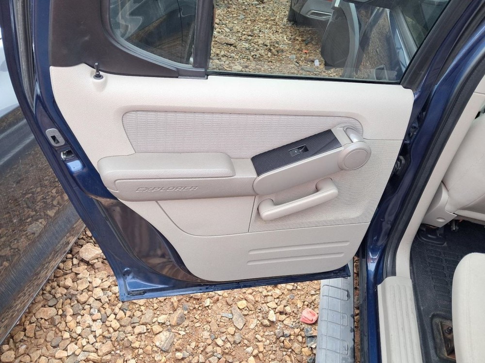 EXPLORER 2007 Glove Box 4815440