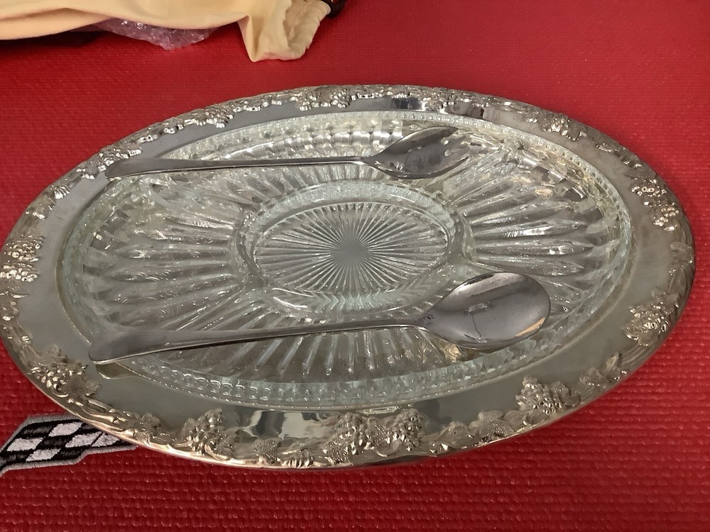 Vintage silver plated serving Plater With Glass Insert