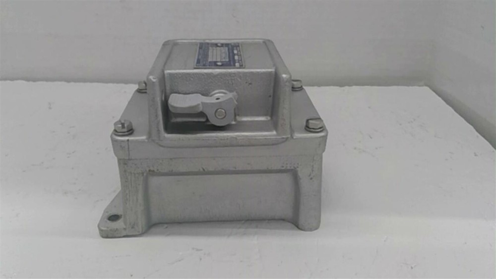 Square D 25190 Manual Motor Starting Switch Broken Toggle Switch