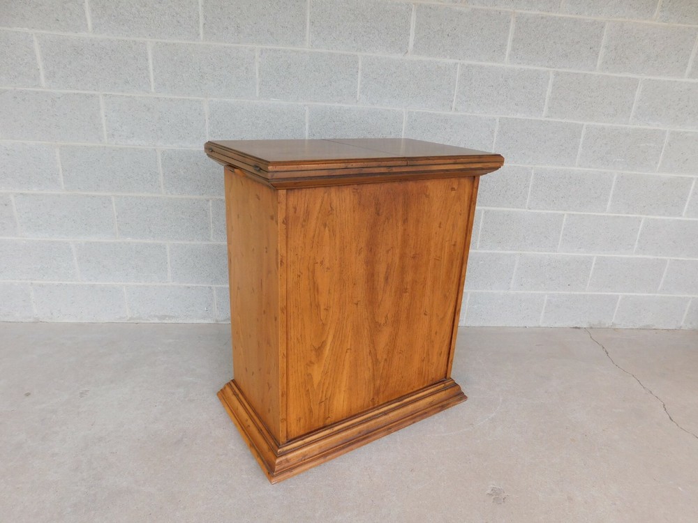 Drexel Velero Collection Flip Top Server