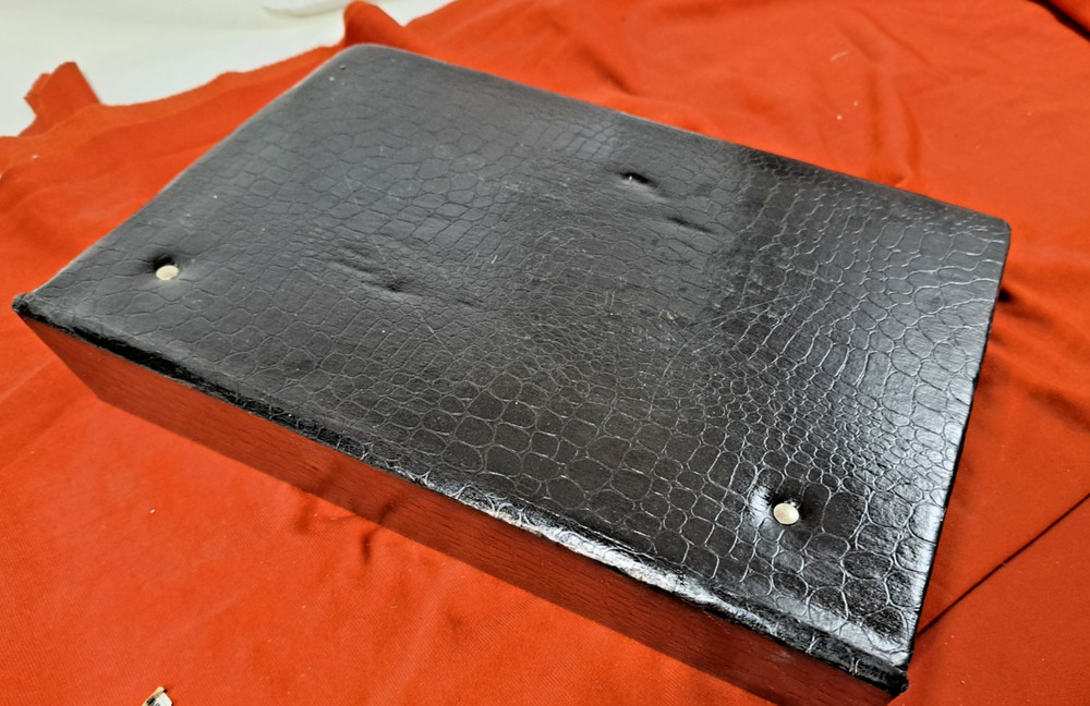 BLACK ALBUM W/100 FULL COLOR LIGHTHOUSES, 249 SHIPS